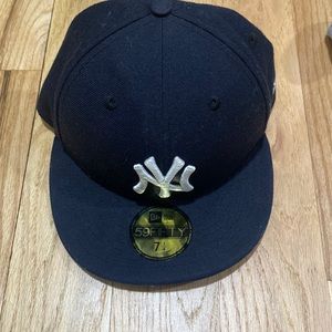 NEW YORK YANKEES NAVY GREY BOTTOM NEW ERA 59FIFTY FITTED